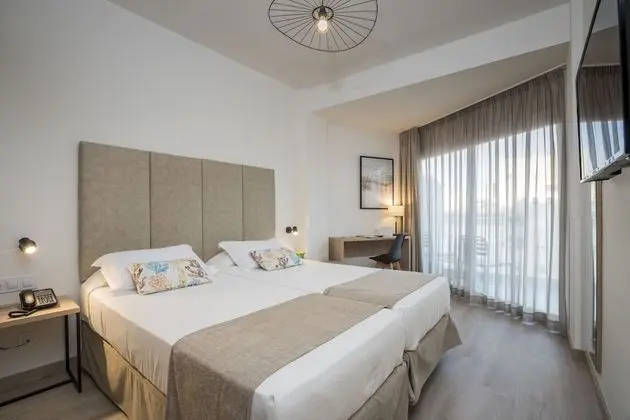 Tek Büyük veya İki Ayrı Yataklı Oda