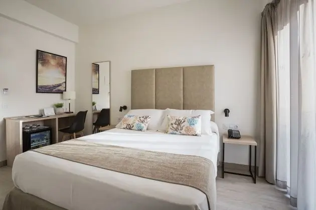 Tek Büyük Yataklı Oda, Havuz Manzaralı