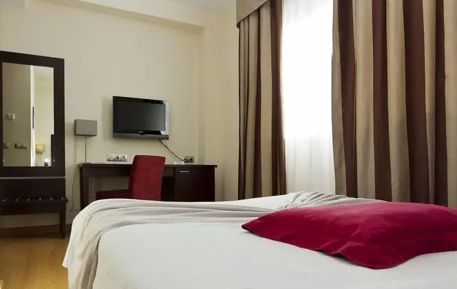 Büyük Yataklı Tek Kişilik Oda