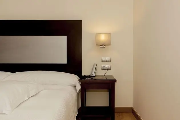 Büyük Yataklı Tek Kişilik Oda
