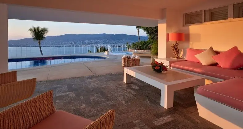 Master Suite with jacuzzi and pool