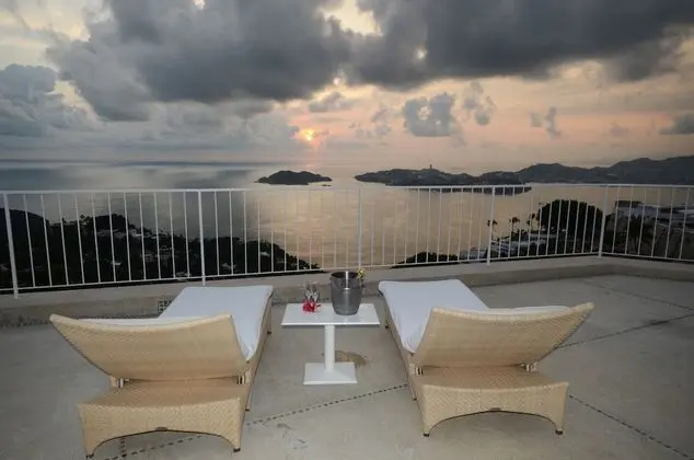 Master Suite with jacuzzi and pool