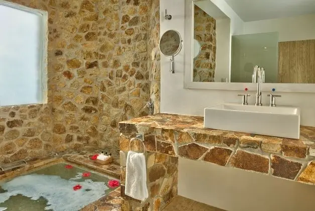 Master Suite with jacuzzi and pool