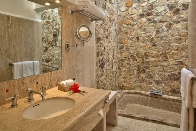 Master Suite with jacuzzi and pool