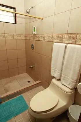 Standard Dört Kişilik Oda, Havuz Manzaralı