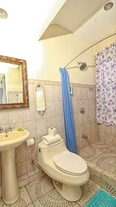 Standard Üç Kişilik Oda, Havuz Manzaralı