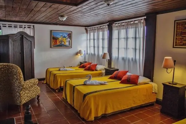Comfort Üç Kişilik Oda, Özel Banyo, Avlu