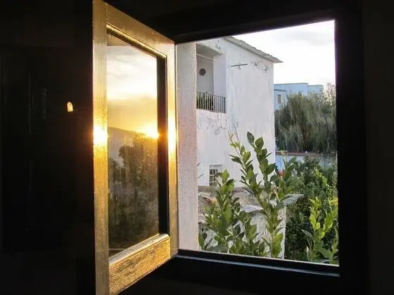 Tek Büyük veya İki Ayrı Yataklı Oda, Dağ Manzaralı
