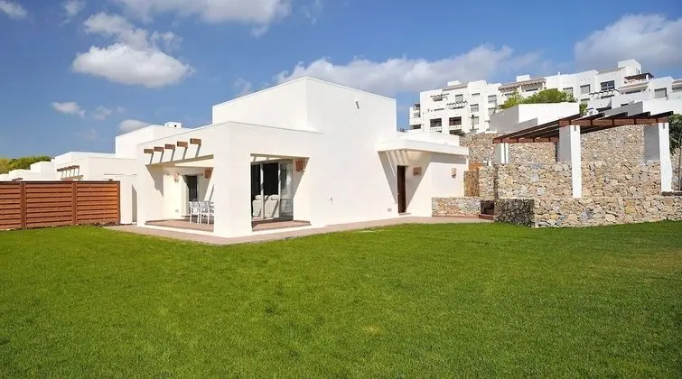 Villa, 3 Yatak Odası, 2 Banyolu, Bahçeli