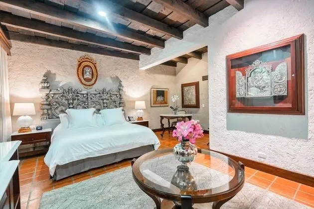 Master Suite, 1 King Bed, No.8