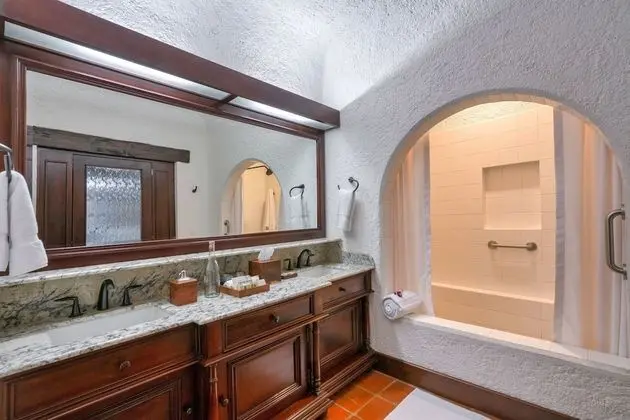 Master Suite, 1 King Bed, No.8