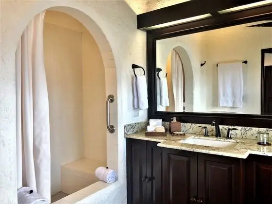 Suite,1 King Bed, No. 6  & 11