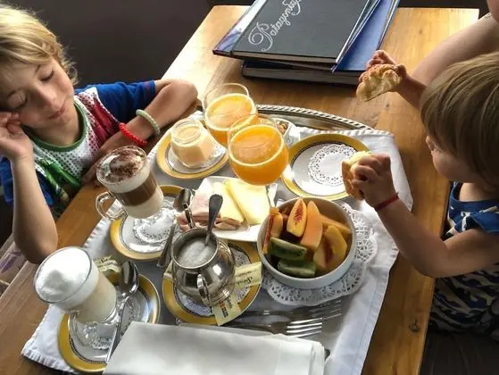 Traditional Tek Büyük Yataklı Oda