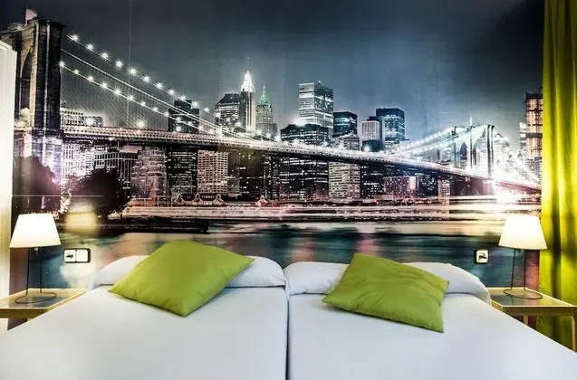 Tek Büyük veya İki Ayrı Yataklı Oda