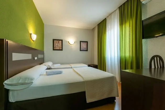 Tek Büyük veya İki Ayrı Yataklı Oda