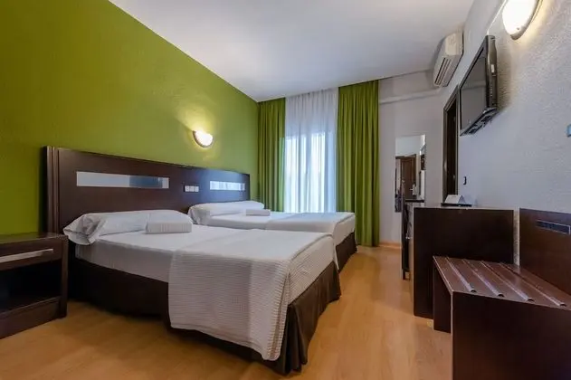 Tek Büyük veya İki Ayrı Yataklı Oda