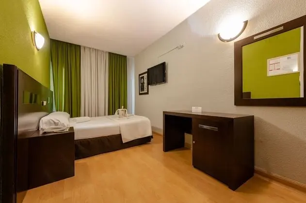 Tek Büyük veya İki Ayrı Yataklı Oda