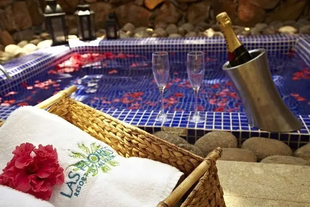 Deluxe Junior Suite w/ Jacuzzi