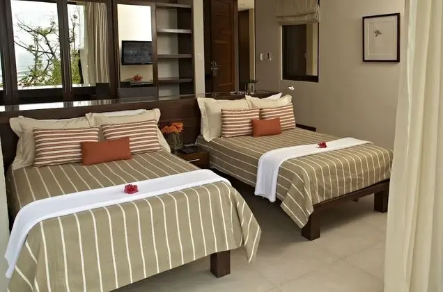 Deluxe Junior Suite w/ Jacuzzi