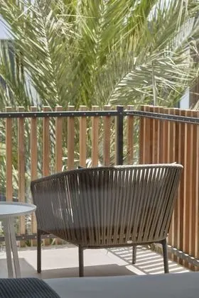 Tek Büyük Yataklı Oda, Balkon, Havuz Manzaralı
