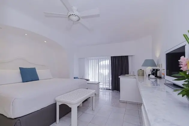 Brisas Beach Club King Bed