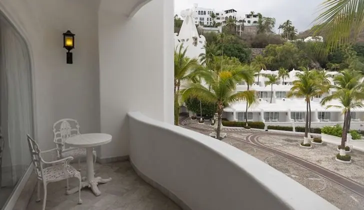 Brisas Beach Club King Bed