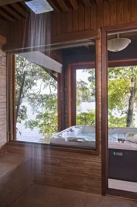 E Waterfront Master Suite Single