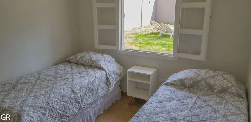 Deluxe Kulübe, 2 Yatak Odası, Havuz Manzaralı (1 Queen and 2 Single Beds)