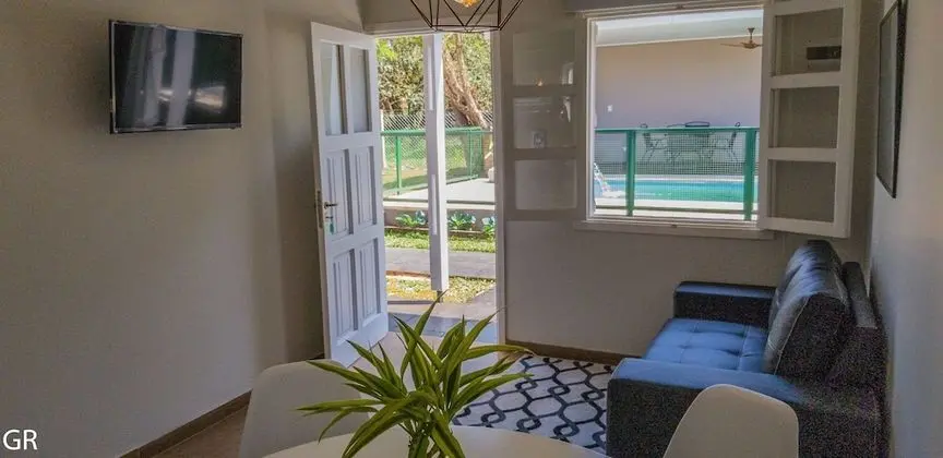 Deluxe Kulübe, 2 Yatak Odası, Havuz Manzaralı (1 Queen and 2 Single Beds)