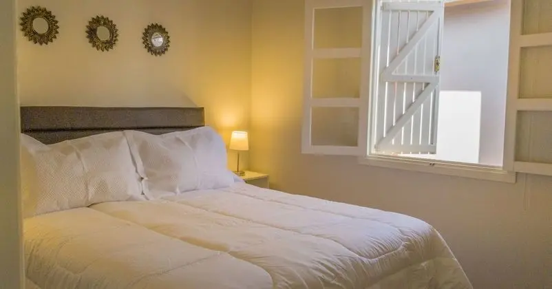 Deluxe Kulübe, 2 Yatak Odası, Havuz Manzaralı (1 Queen and 2 Single Beds)