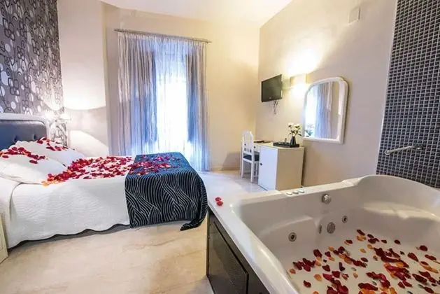 Büyük Yataklı Tek Kişilik Oda (Habitación Doble Superior con bañera)