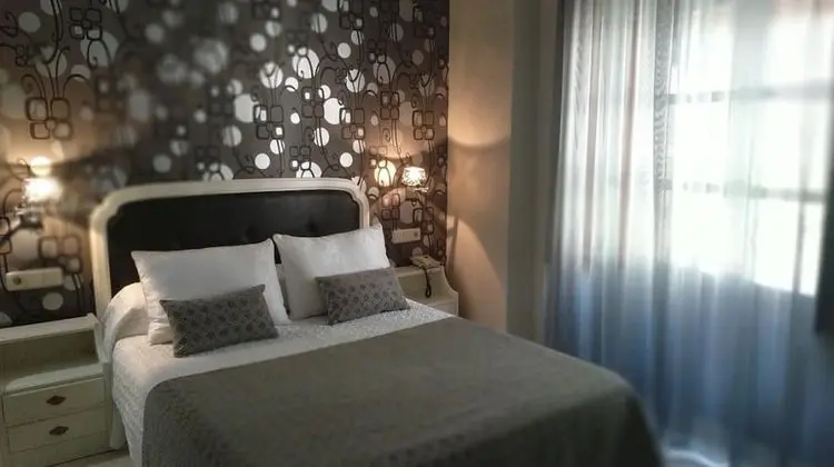 Büyük Yataklı Tek Kişilik Oda (Habitación Doble Superior con bañera)