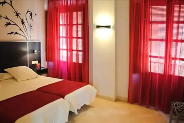Üç Kişilik Oda