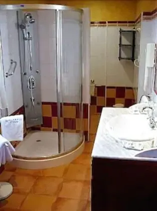 Üç Kişilik Oda