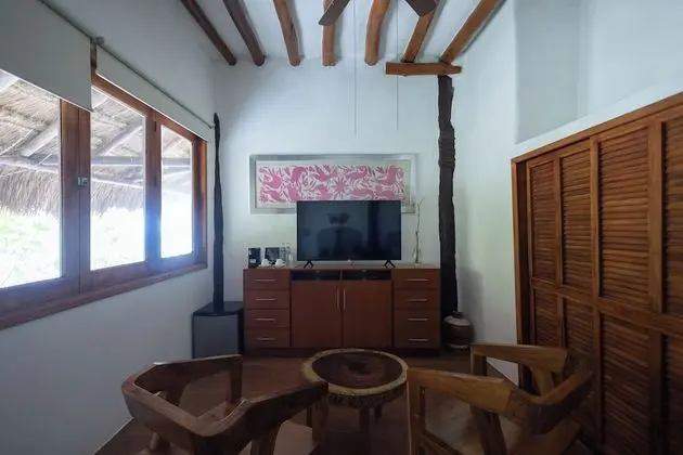 Junior Suite, 1 King Bed, Garden View