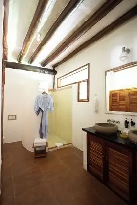 Junior Suite, 1 King Bed, Garden View