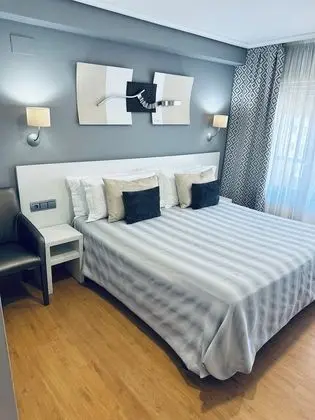 Tek Büyük veya İki Ayrı Yataklı Oda, Teras, Kısmi Deniz Manzaralı