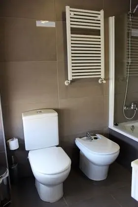 Tek Büyük veya İki Ayrı Yataklı Oda, Teras, Kısmi Deniz Manzaralı