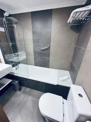 Tek Büyük veya İki Ayrı Yataklı Oda, Teras, Kısmi Deniz Manzaralı