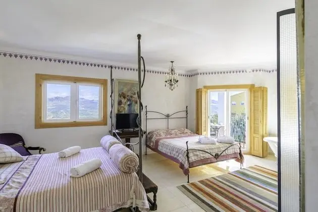 Family Dört Kişilik Oda