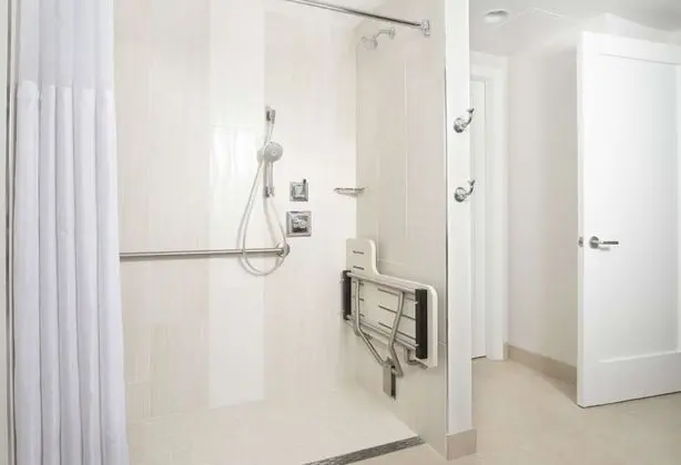 Süit, 2 Yatak Odası, Engellilere Uygun (Hearing, Roll-in Shower, Plus)