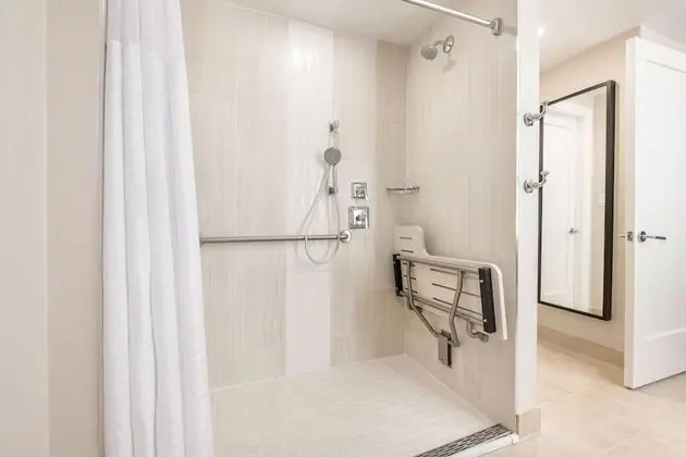 Süit, 2 Yatak Odası, Engellilere Uygun (Hearing, Roll-in Shower, Plus)