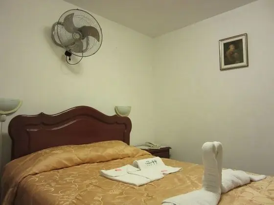 Standard Tek Büyük Yataklı Oda