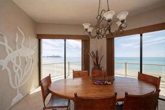 1 Çift ​​kişilik Yatak Ocean View Three Bedrooms