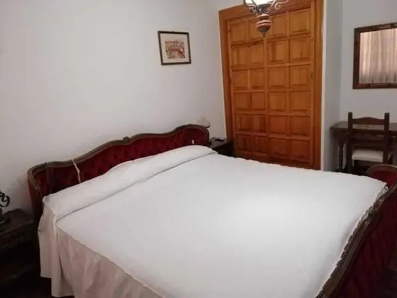 Büyük Yataklı Tek Kişilik Oda