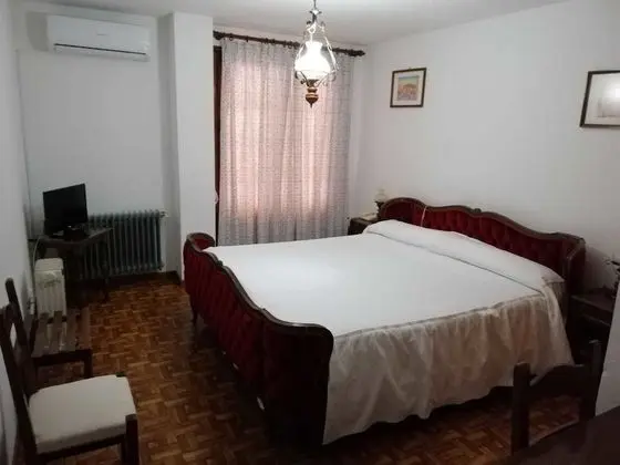 Büyük Yataklı Tek Kişilik Oda