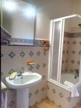 Tek Büyük Yataklı Oda, 2 Tek Kişilik Yatak