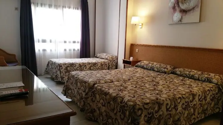 Üç Kişilik Oda