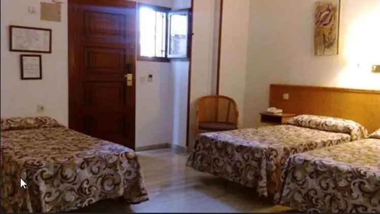 Üç Kişilik Oda