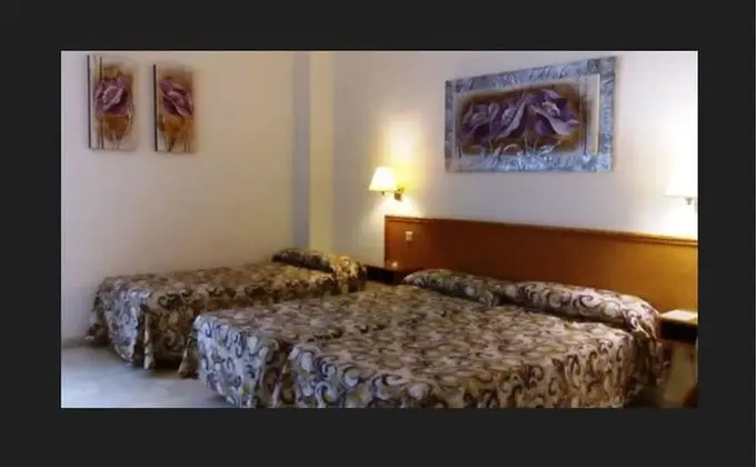 Üç Kişilik Oda